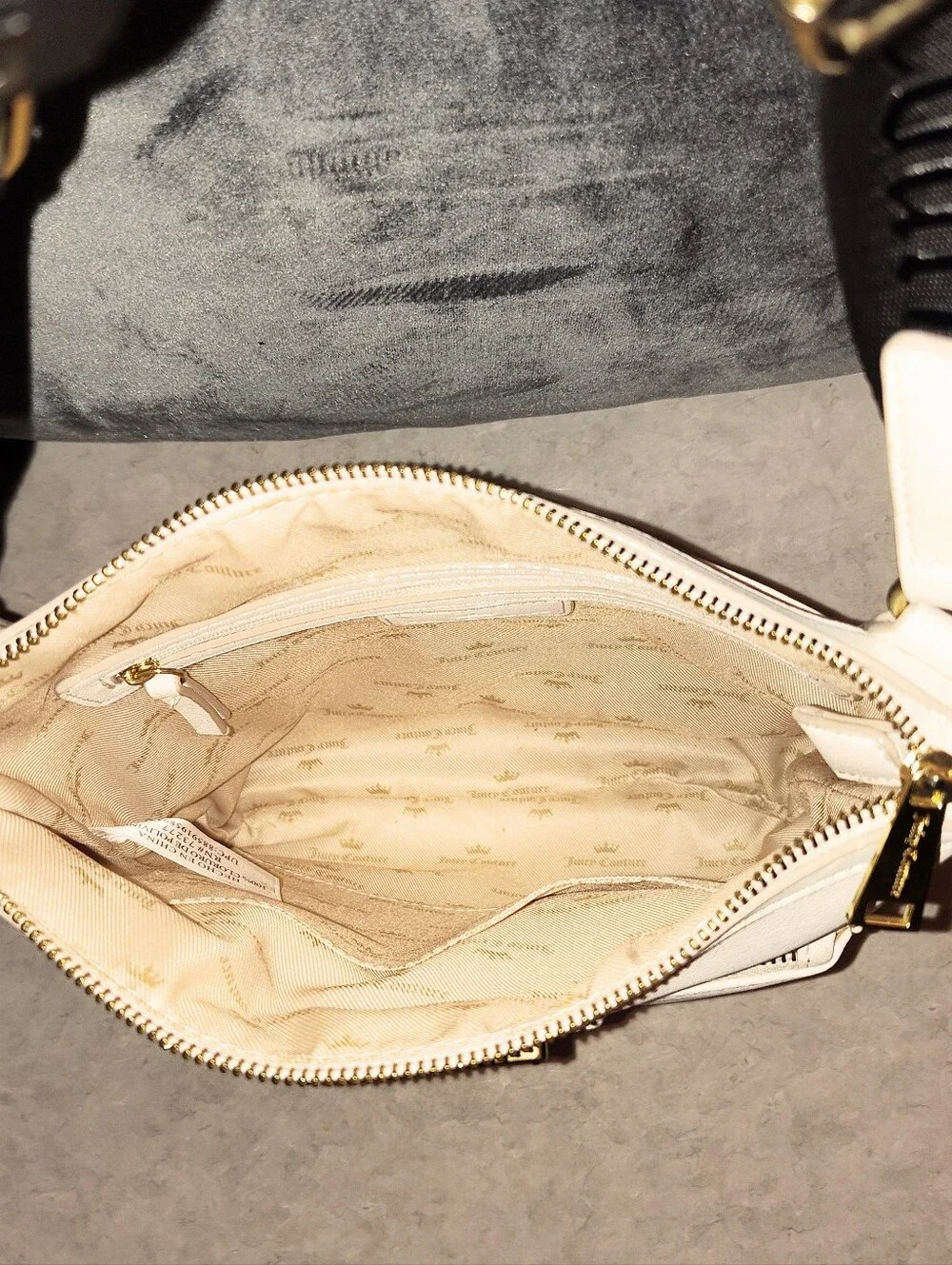 NWT VINTAGE JUICY COUTURE WHITE LEATHER CROSSBODY BAG W/ EMBOSSED BLACK STRAP